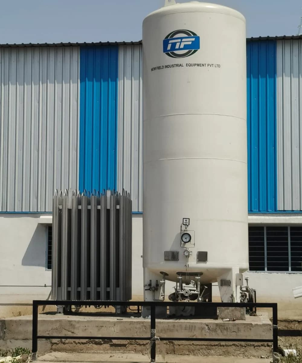 Cryogenic Storage Tank with Vaporizer